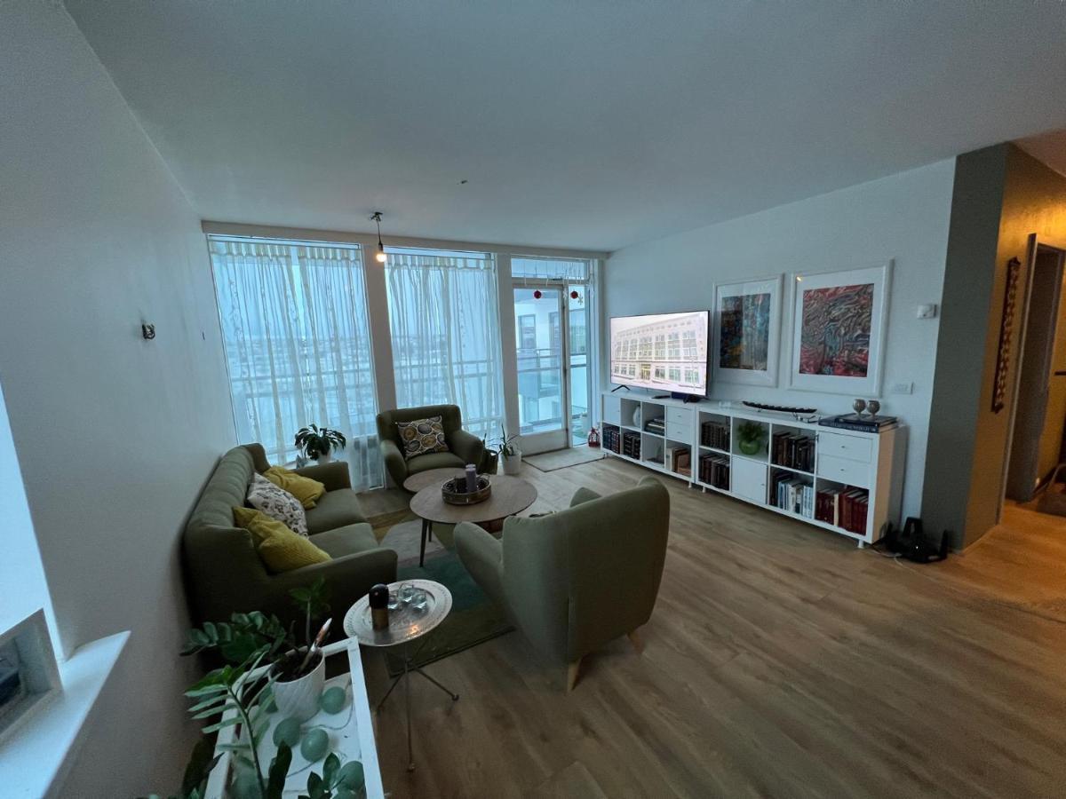Jm Homestay - A Cozy Two Bedroom Apartment Рейкявик Екстериор снимка