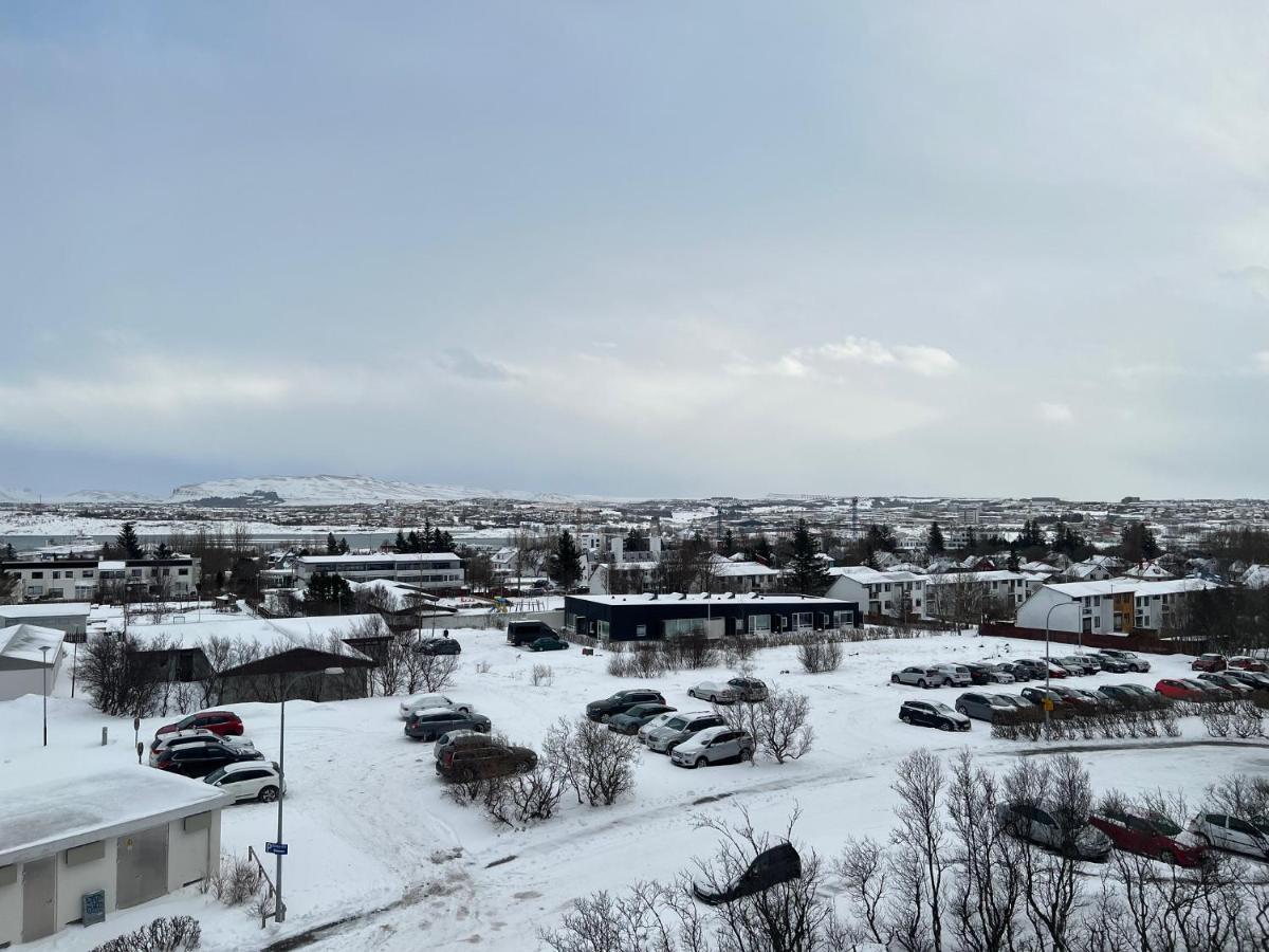 Jm Homestay - A Cozy Two Bedroom Apartment Рейкявик Екстериор снимка