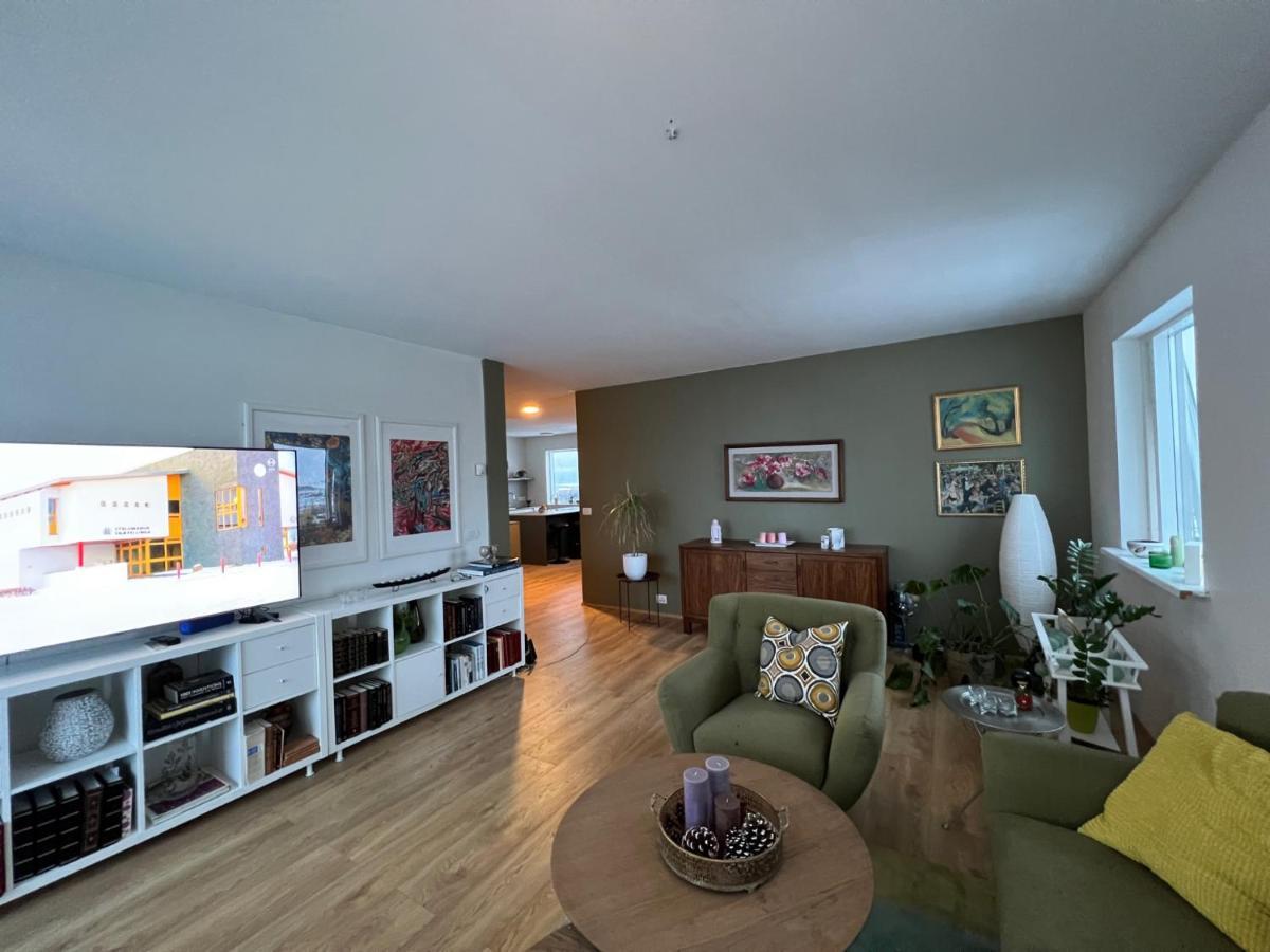 Jm Homestay - A Cozy Two Bedroom Apartment Рейкявик Екстериор снимка