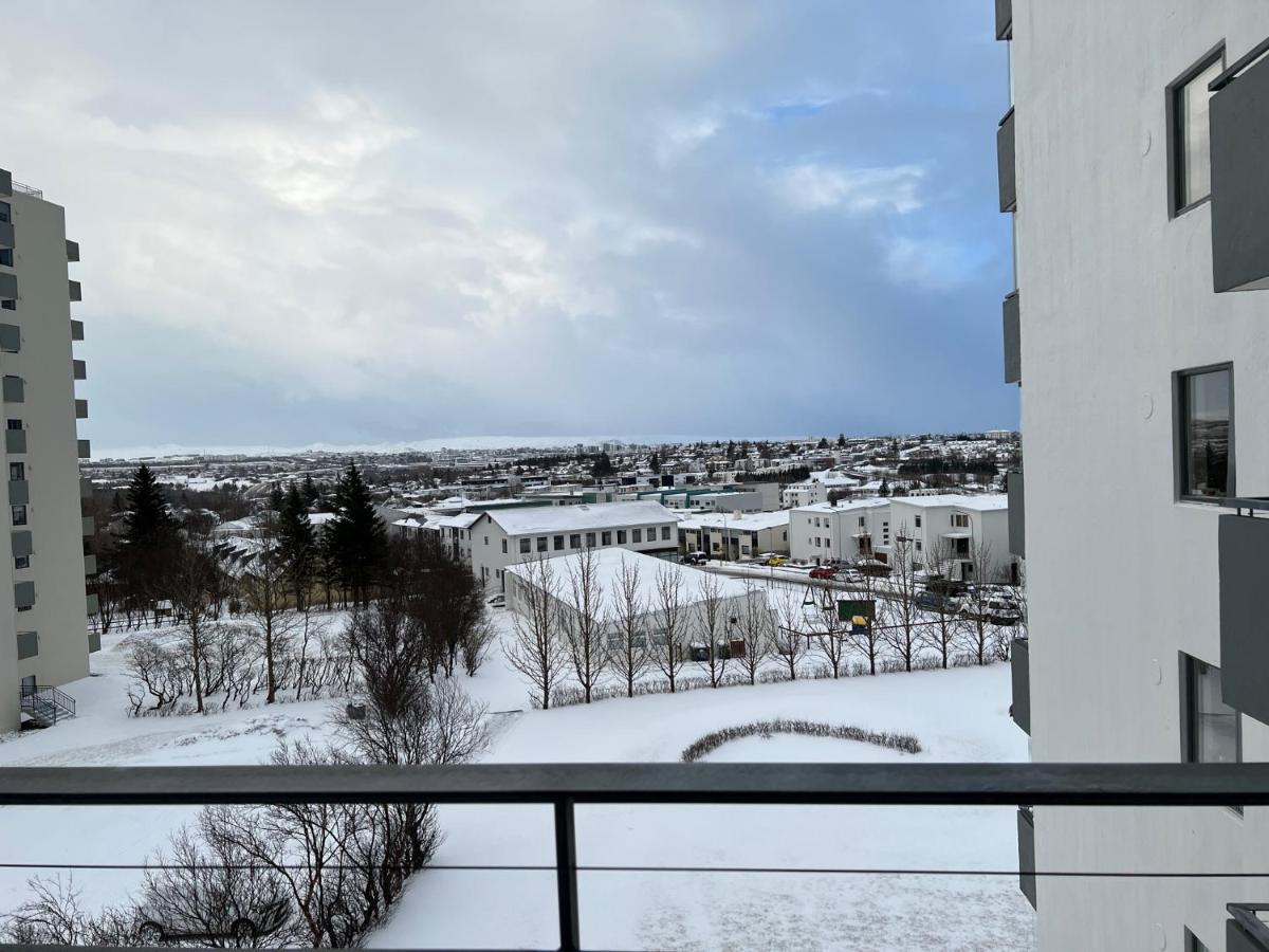 Jm Homestay - A Cozy Two Bedroom Apartment Рейкявик Екстериор снимка