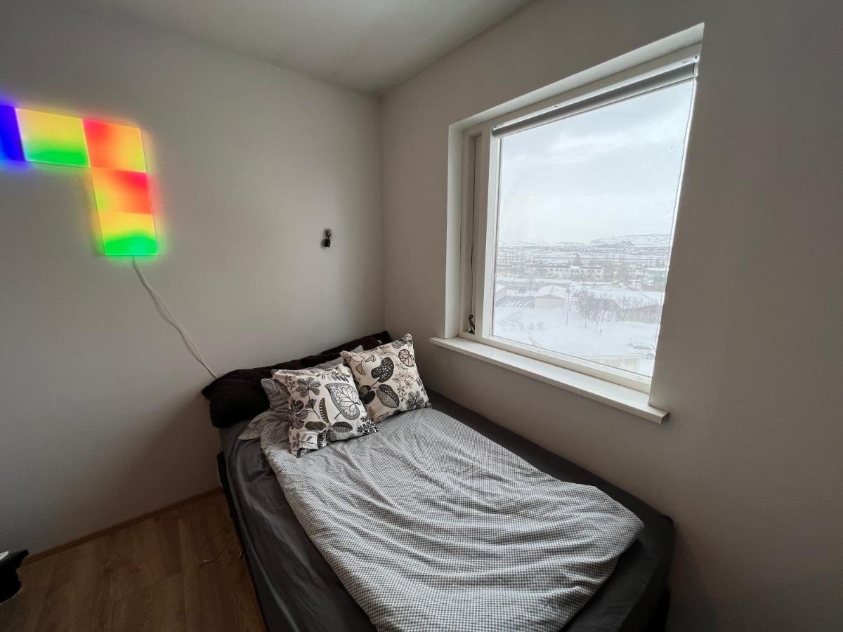 Jm Homestay - A Cozy Two Bedroom Apartment Рейкявик Екстериор снимка